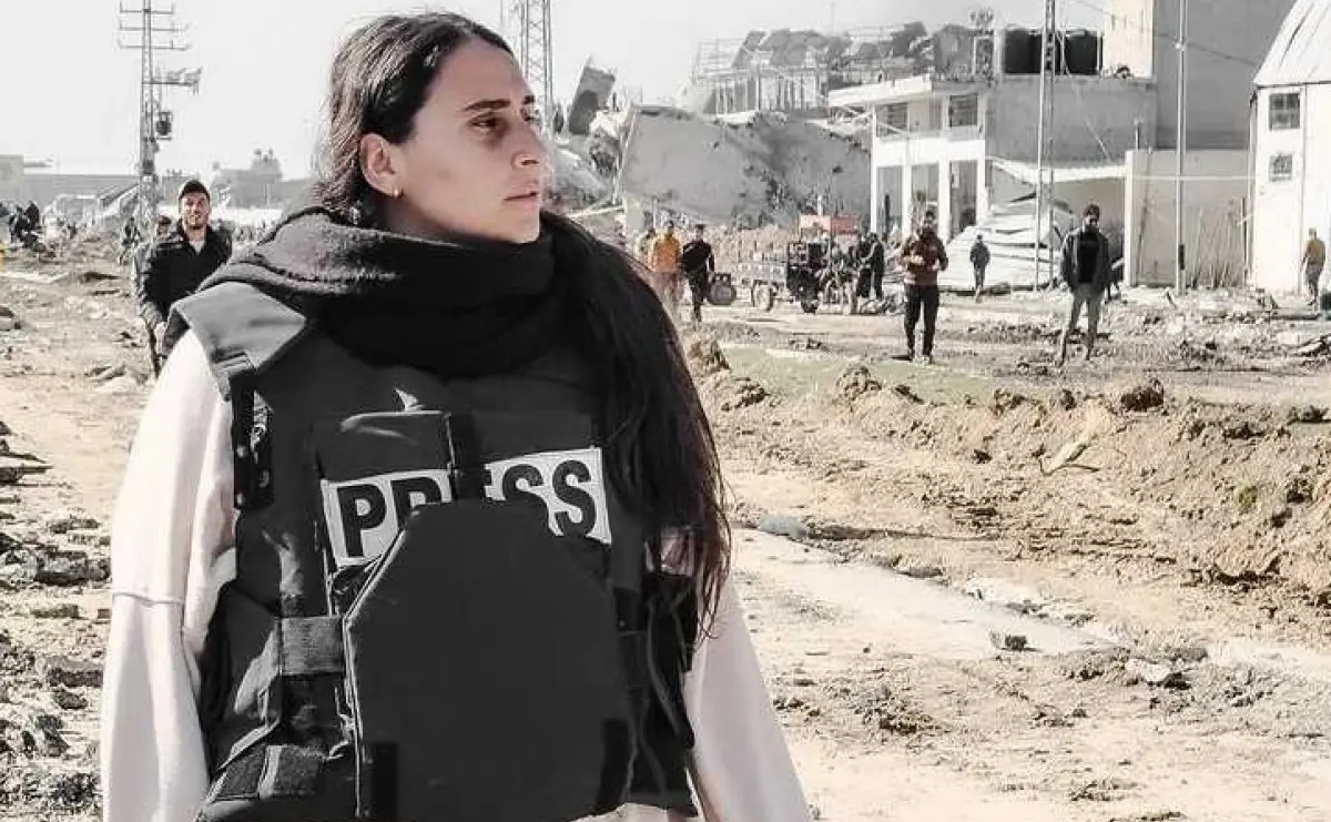 Al Jazeera journalist Hind Khoudary Breaks Down While Describing Deadly Hospital Attack