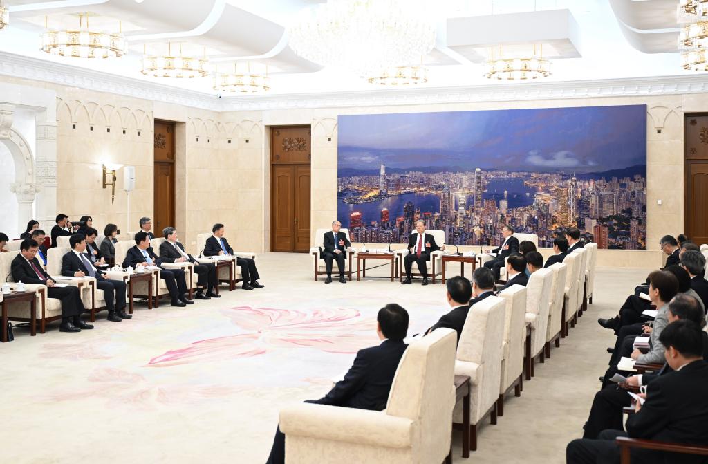 China’s Top Legislator Praises Journalists Covering National Legislature